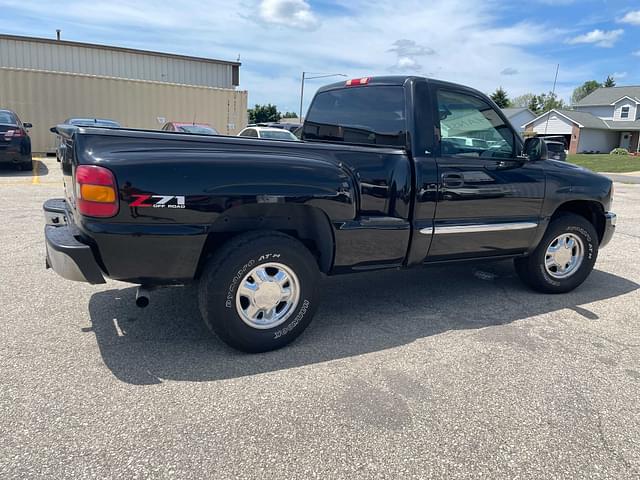 Image of GMC Sierra 1500 equipment image 4