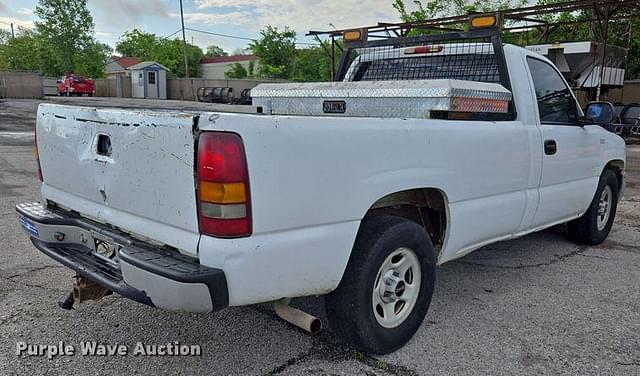 Image of GMC Sierra 1500 equipment image 4