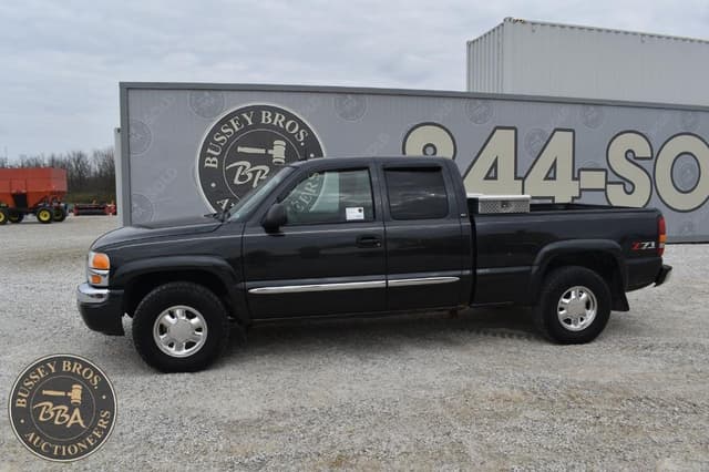 Image of GMC Sierra 1500 equipment image 4