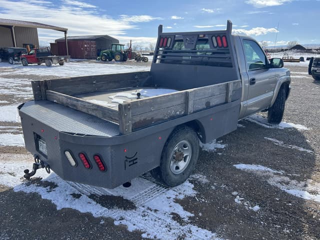 Image of GMC 2500HD equipment image 4