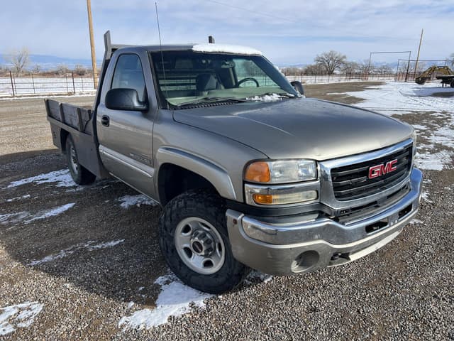 Image of GMC 2500HD equipment image 2