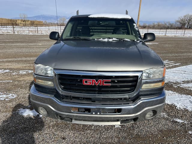 Image of GMC 2500HD equipment image 1