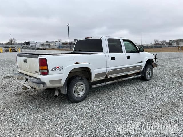 Image of GMC 2500HD equipment image 4