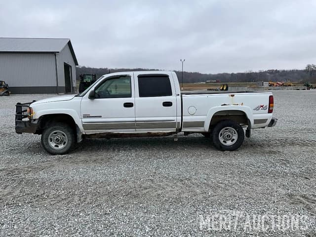 Image of GMC 2500HD equipment image 1