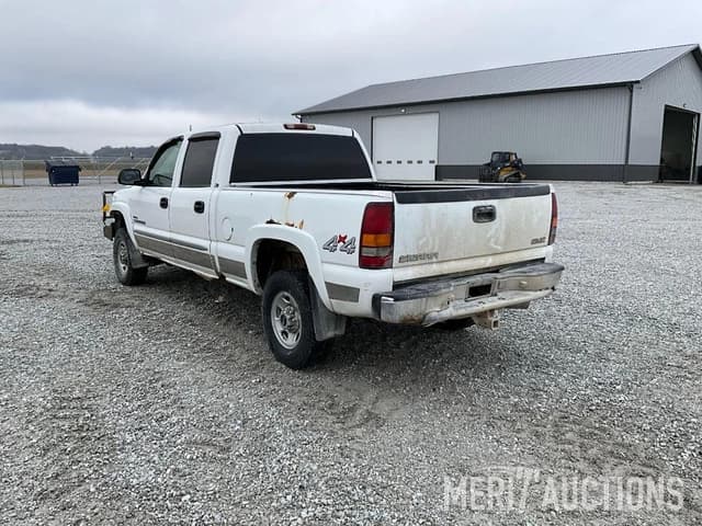 Image of GMC 2500HD equipment image 2