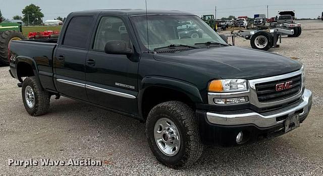 Image of GMC 2500HD equipment image 2
