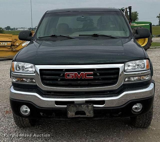 Image of GMC 2500HD equipment image 1