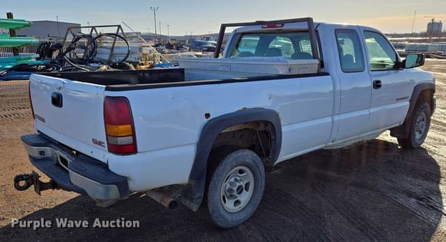 Image of GMC 2500HD equipment image 4