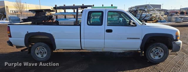 Image of GMC 2500HD equipment image 3