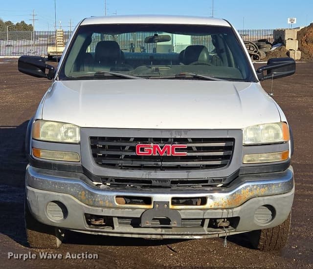 Image of GMC 2500HD equipment image 1