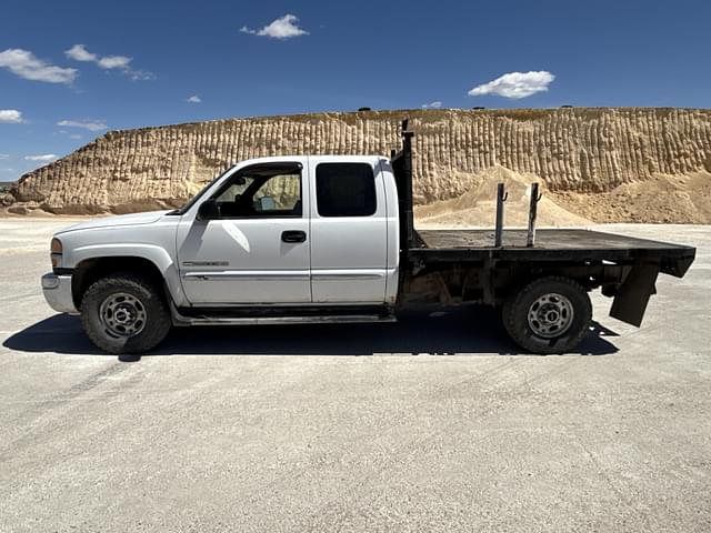 Image of GMC 2500HD equipment image 3