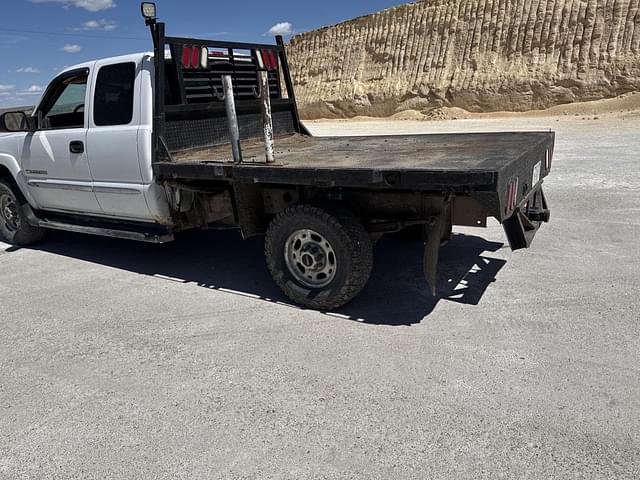 Image of GMC 2500HD equipment image 4
