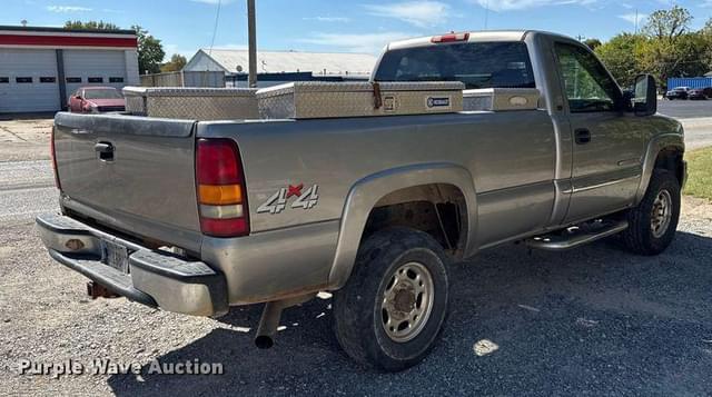 Image of GMC 2500HD equipment image 4