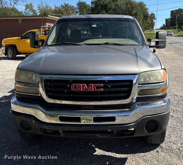 Image of GMC 2500HD equipment image 1