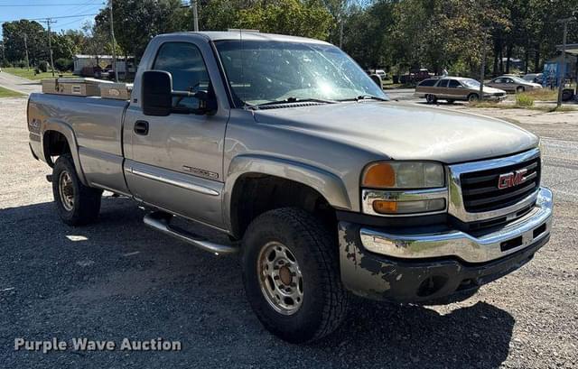 Image of GMC 2500HD equipment image 2