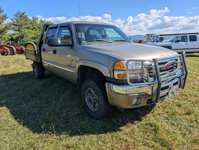 Image of GMC 2500HD equipment image 2