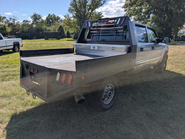 Image of GMC 2500HD equipment image 4