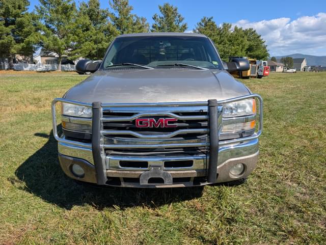 Image of GMC 2500HD equipment image 1