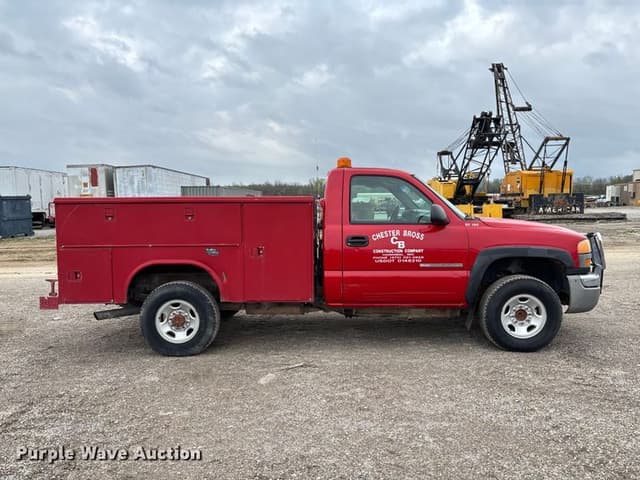 Image of GMC 2500HD equipment image 3