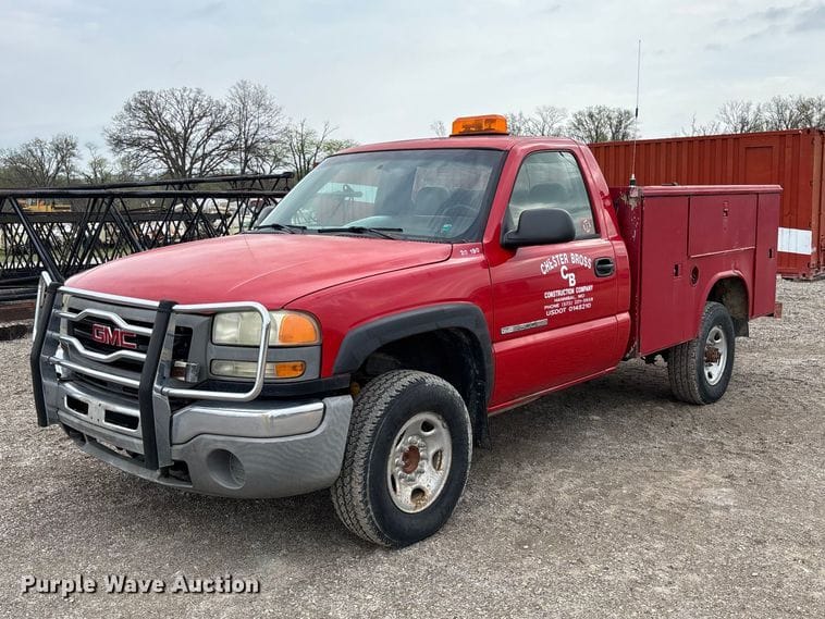 2003 GMC 2500HD Equipment Image0