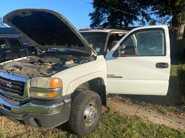 Image of GMC Sierra 1500 equipment image 4
