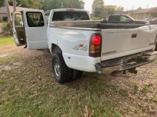 Image of GMC Sierra 1500 equipment image 1