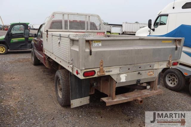 Image of GMC 2500HD equipment image 2