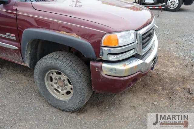 Image of GMC 2500HD equipment image 4