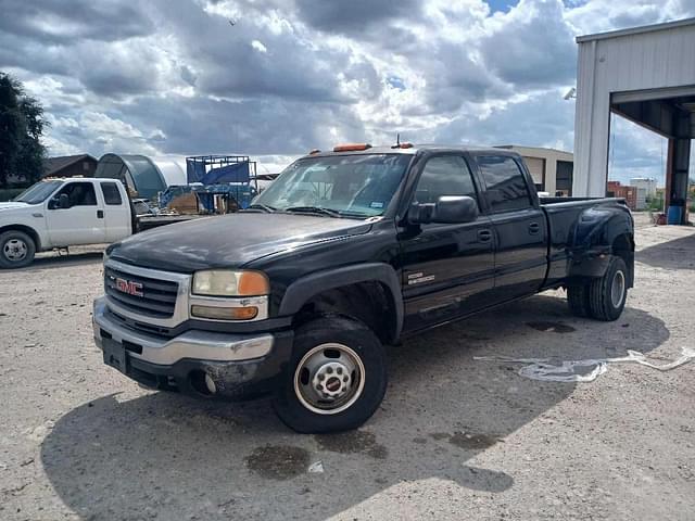 Image of GMC Sierra equipment image 1