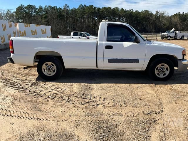 Image of GMC Sierra equipment image 3