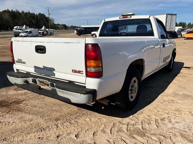 Image of GMC Sierra equipment image 4