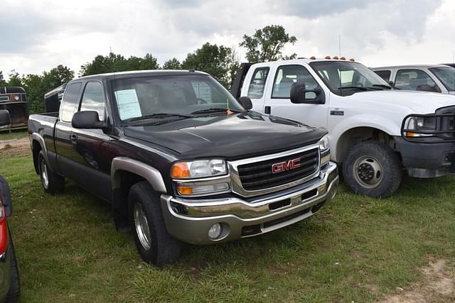 Image of GMC Sierra equipment image 2