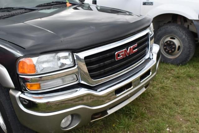 Image of GMC Sierra equipment image 3