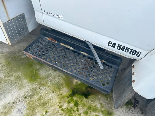 Image of GMC TopKick C4500 equipment image 4