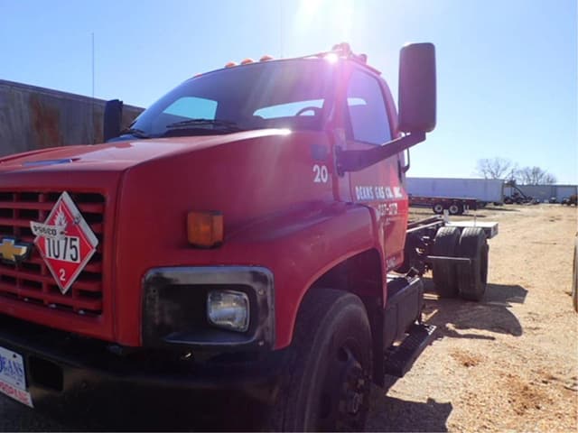 Image of Chevrolet 8500 equipment image 1