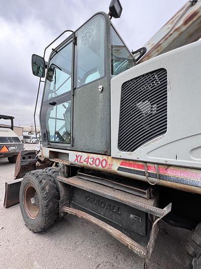 Image of Gradall XL4300 II equipment image 3
