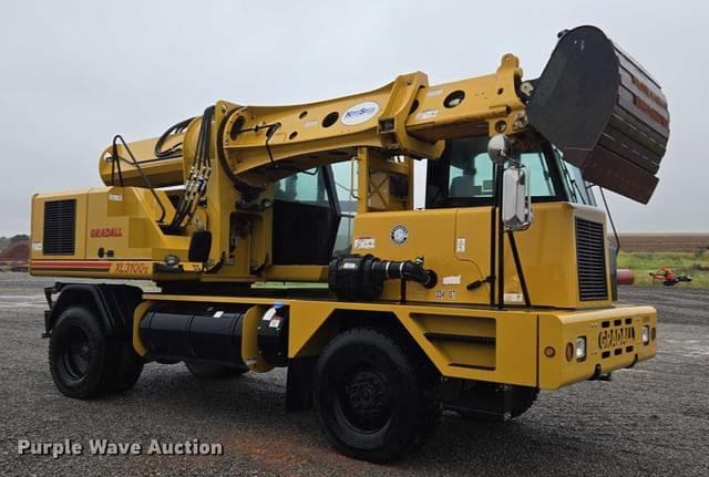 Image of Gradall XL3100 equipment image 2