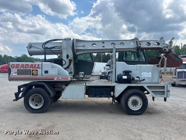 Image of Gradall XL3100 equipment image 3