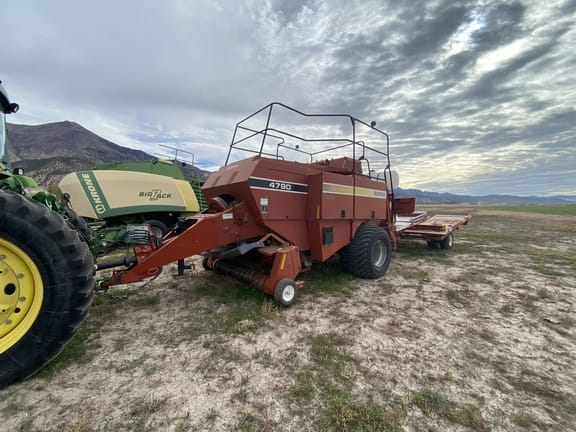 2003 Hesston 4790 Equipment Image0