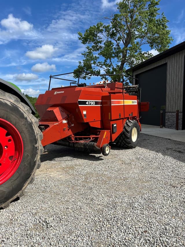 Image of Hesston 4790 equipment image 3