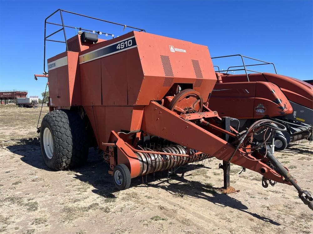 2003 Hesston 4910 Equipment Image0