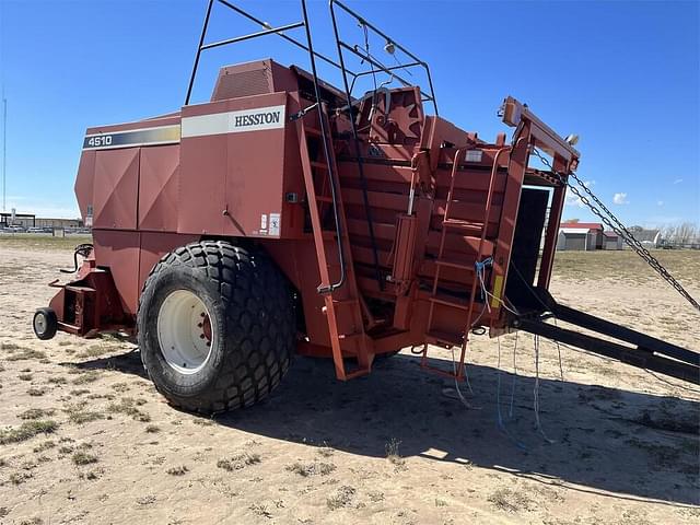 Image of Hesston 4910 equipment image 2