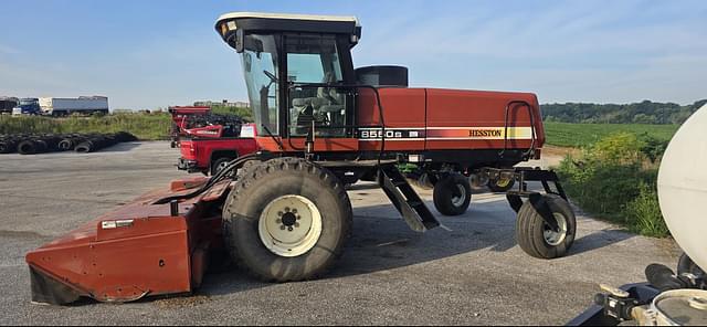 Image of Hesston 8550S equipment image 1