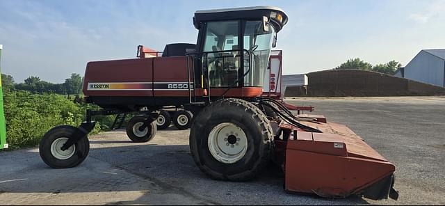 Image of Hesston 8550S equipment image 4
