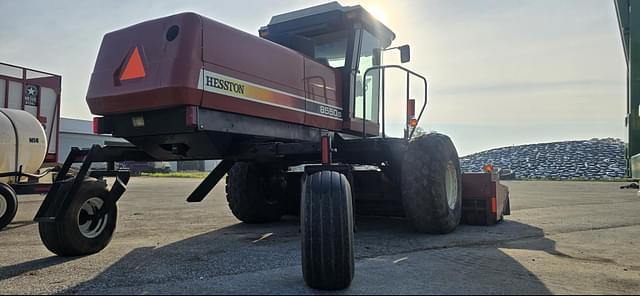 Image of Hesston 8550S equipment image 3