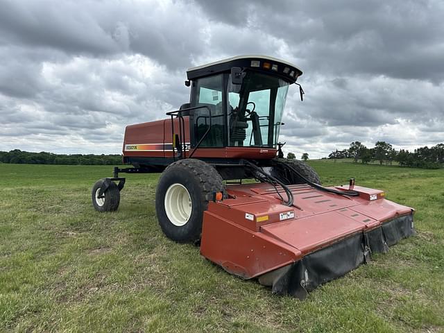 Image of Hesston 8550S equipment image 3
