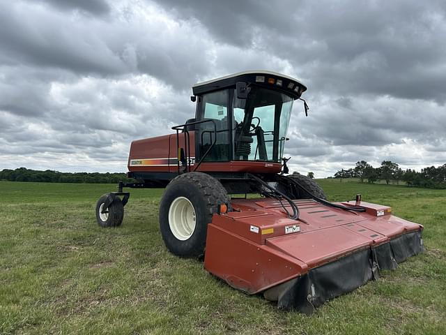 Image of Hesston 8550S equipment image 4