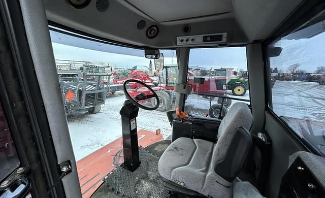 Image of Hesston 8550S equipment image 4