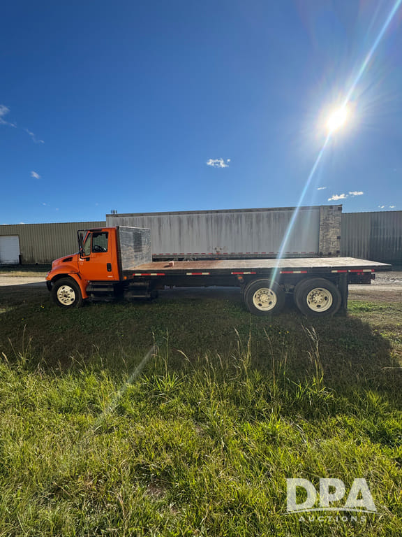 2003 International 4400 Equipment Image0