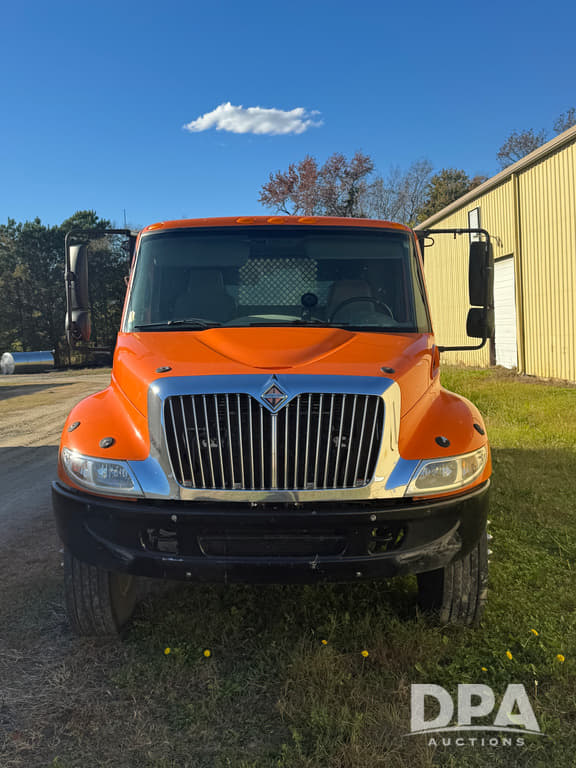 Image of International 4400 equipment image 1